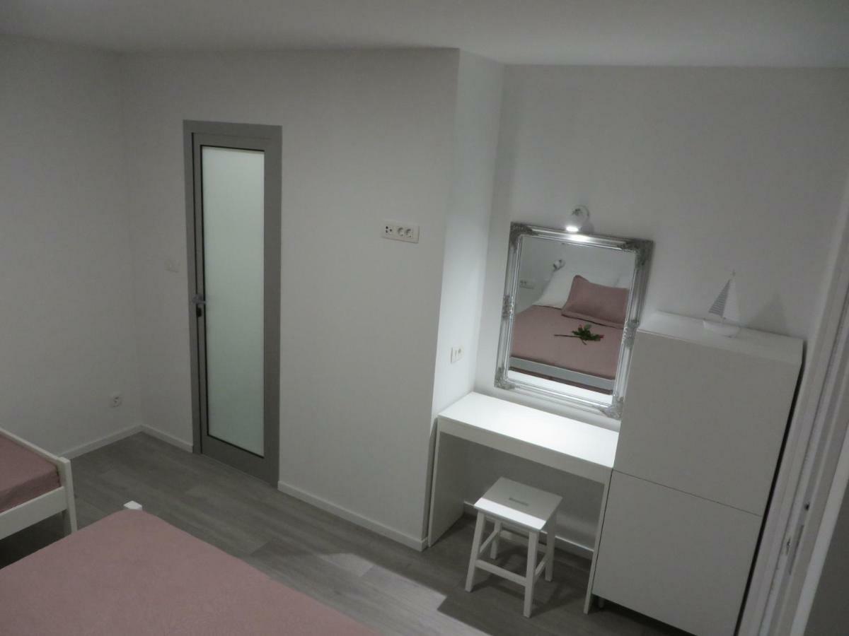Apartmani Raos Dugi Rat Esterno foto