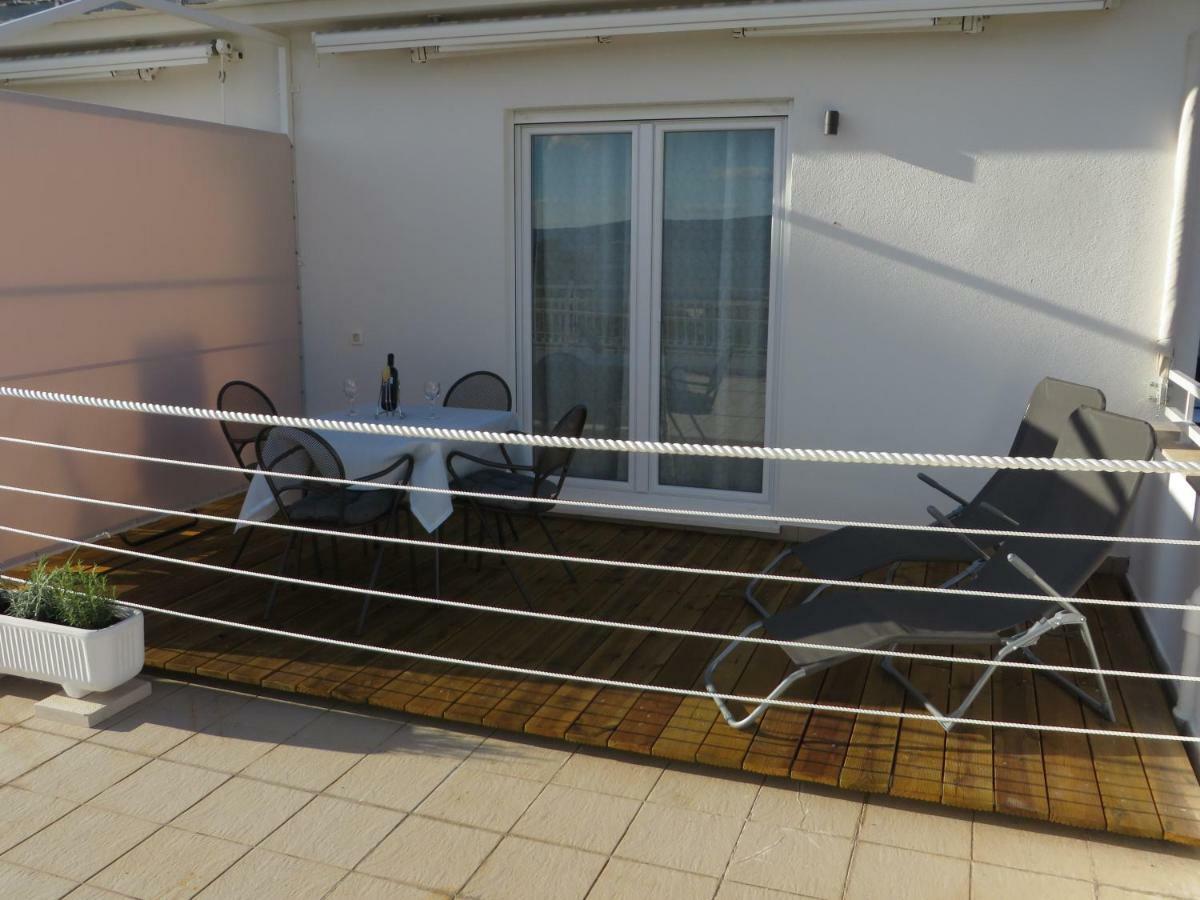 Apartmani Raos Dugi Rat Esterno foto